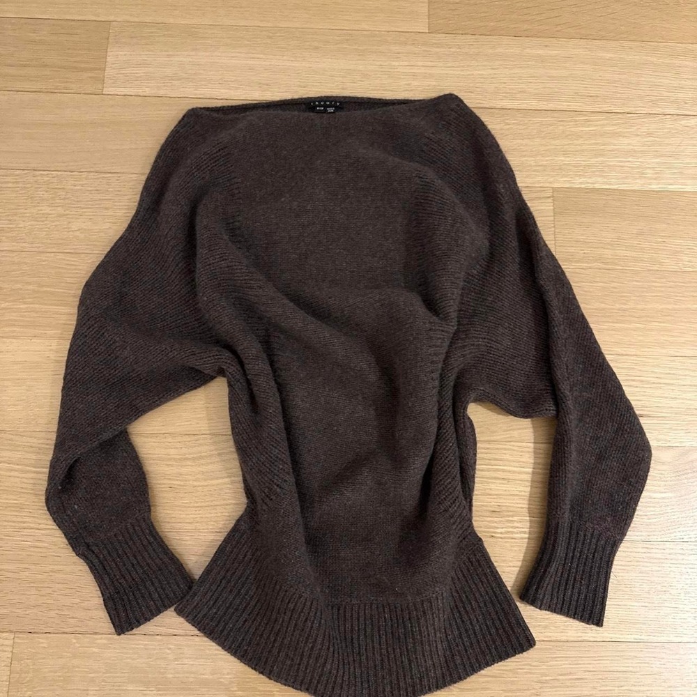 Theory dark brown cashmere sweater